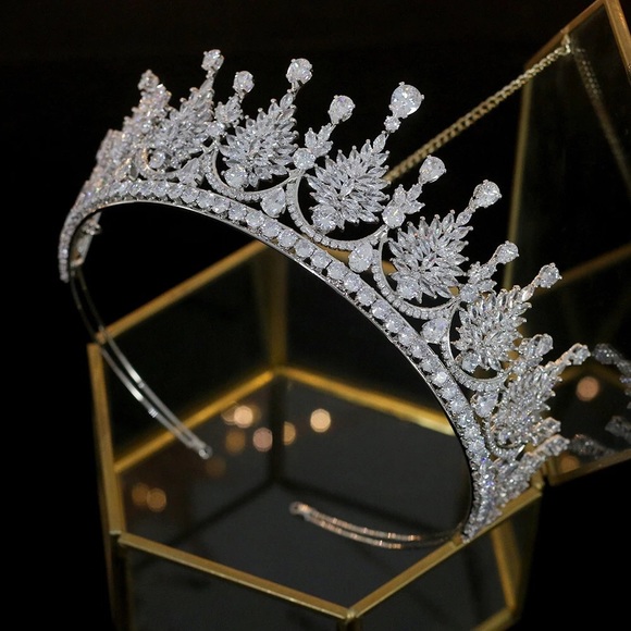 Crystal AAA Bridal Crown - Picture 3 of 6